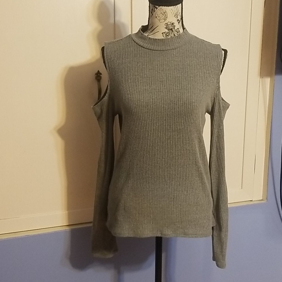 Peekaboo long sleeve top - Picture 1 of 3